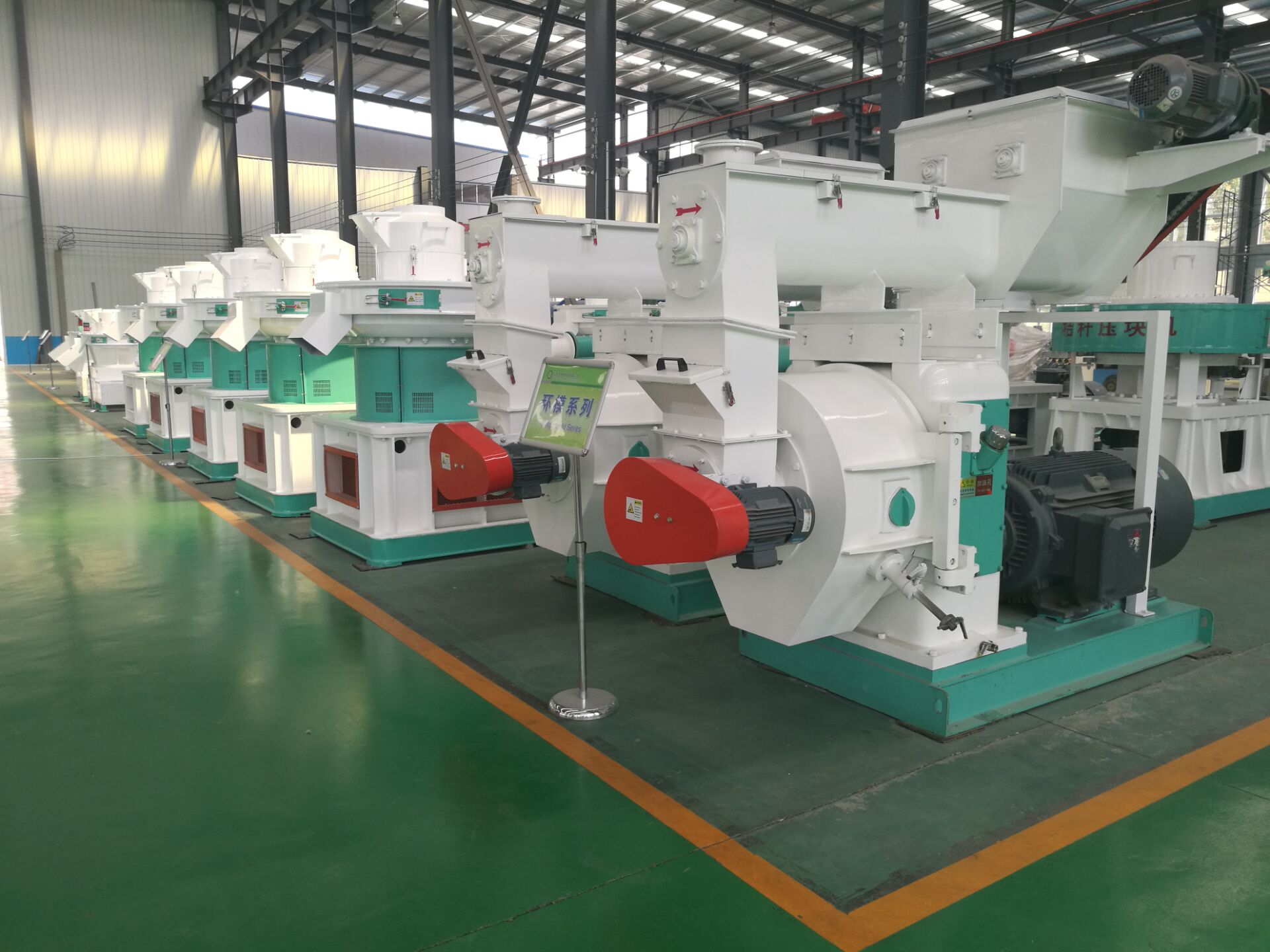 生物質(zhì)秸稈顆粒機(jī) 生物質(zhì)秸稈顆粒機(jī)