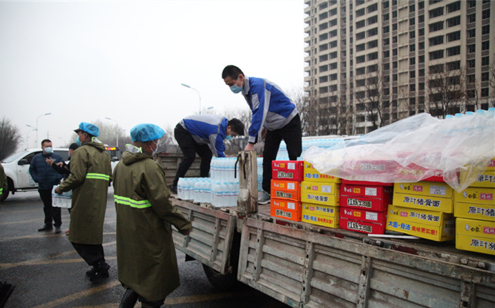 2月25日，山東金格瑞機械有限公司派代表來到齊魯師范學(xué)院捐贈防疫物資，保障校園防疫物品備足備齊，助力學(xué)校的疫情防控工作。