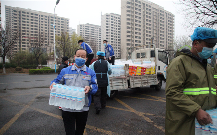2月25日，山東金格瑞機械有限公司派代表來到齊魯師范學(xué)院捐贈防疫物資，保障校園防疫物品備足備齊，助力學(xué)校的疫情防控工作。