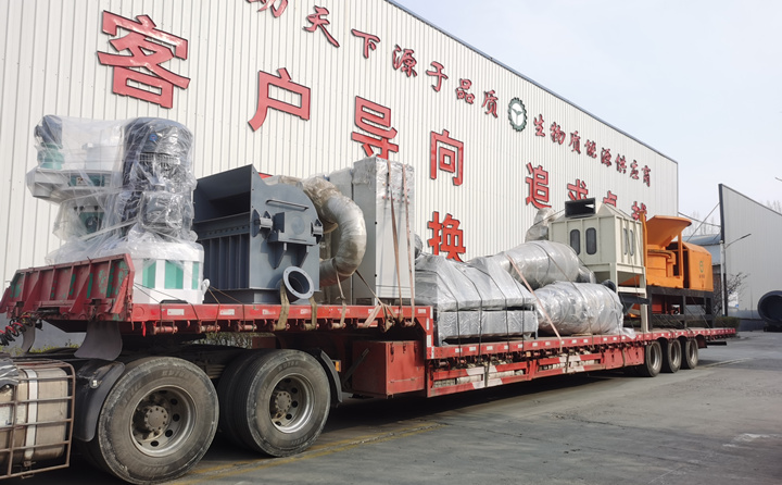 由于山東顆粒機(jī)質(zhì)量與價(jià)格并存，在市場(chǎng)的所占比例越來(lái)越大，越來(lái)越多的客戶選擇與山東顆粒機(jī)廠家合作，購(gòu)買鋸末顆粒機(jī)、破碎機(jī)、粉碎機(jī)等設(shè)備。