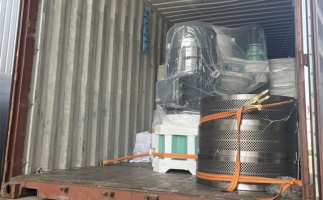 2套160kw鋸末顆粒機(jī)發(fā)往東南亞，生產(chǎn)線已裝車，準(zhǔn)備發(fā)貨